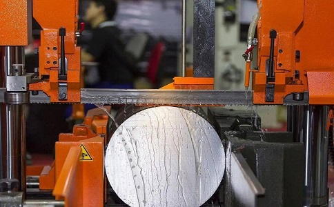 黄平立式金属带锯床切削出现跑带故障解决方法！